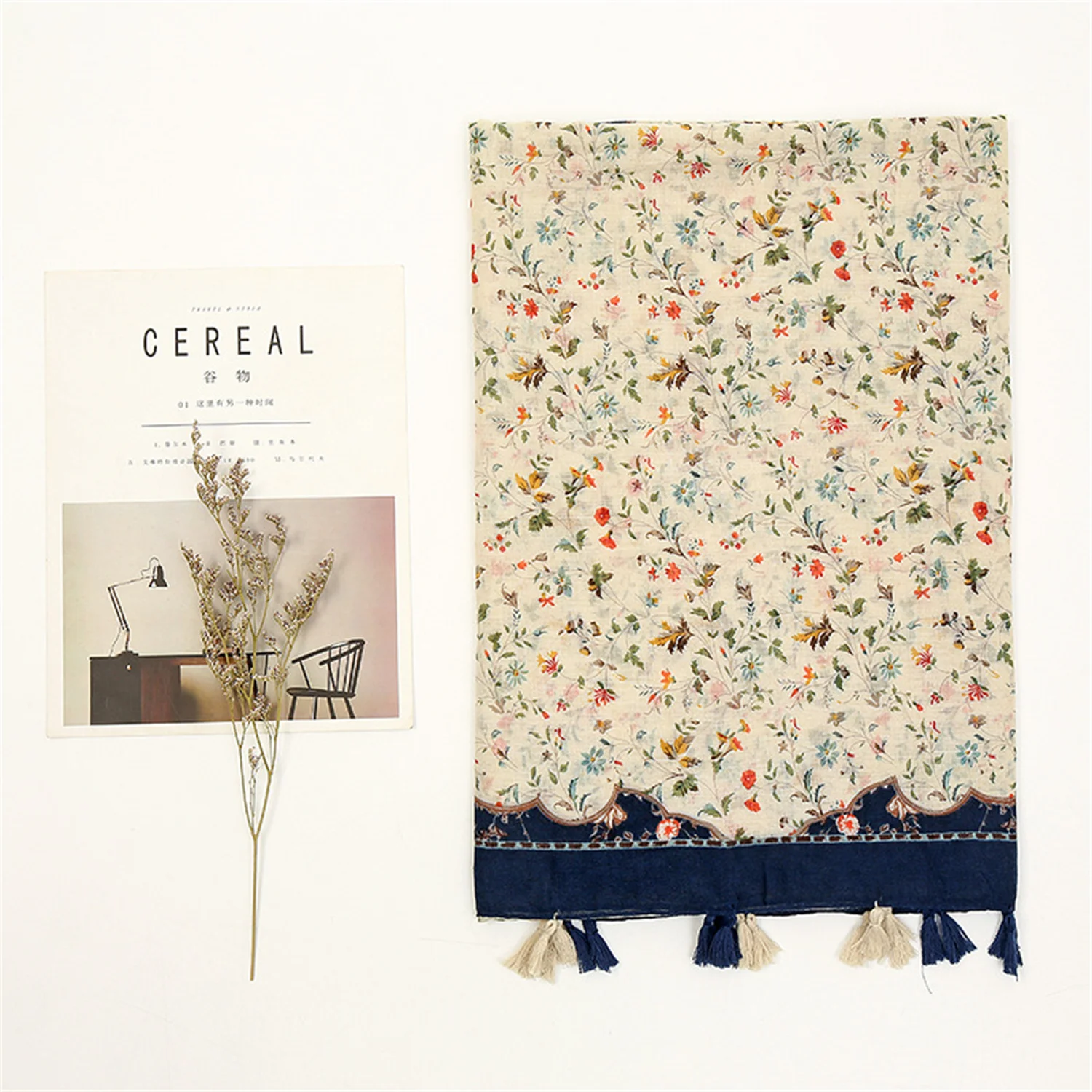 Рисунок 3 - Женский длинный шарф с цветочным