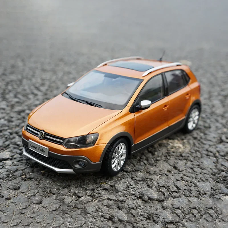 Модель автомобиля из сплава 1:18 Skoda 2016 POLO литая металлическая Игрушечная модель