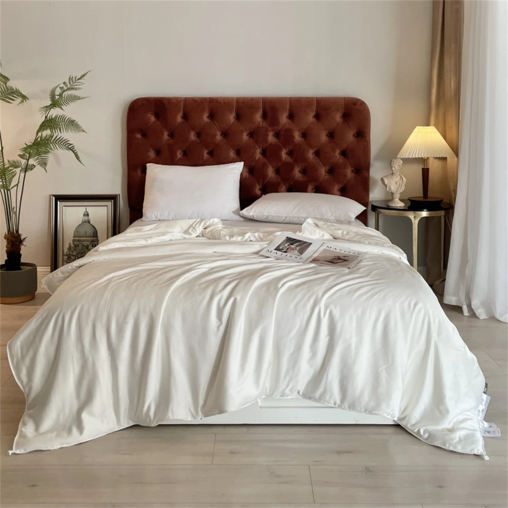 

Liv-Esthete Белое шелковое одеяло из шелка тутового шелкопряда