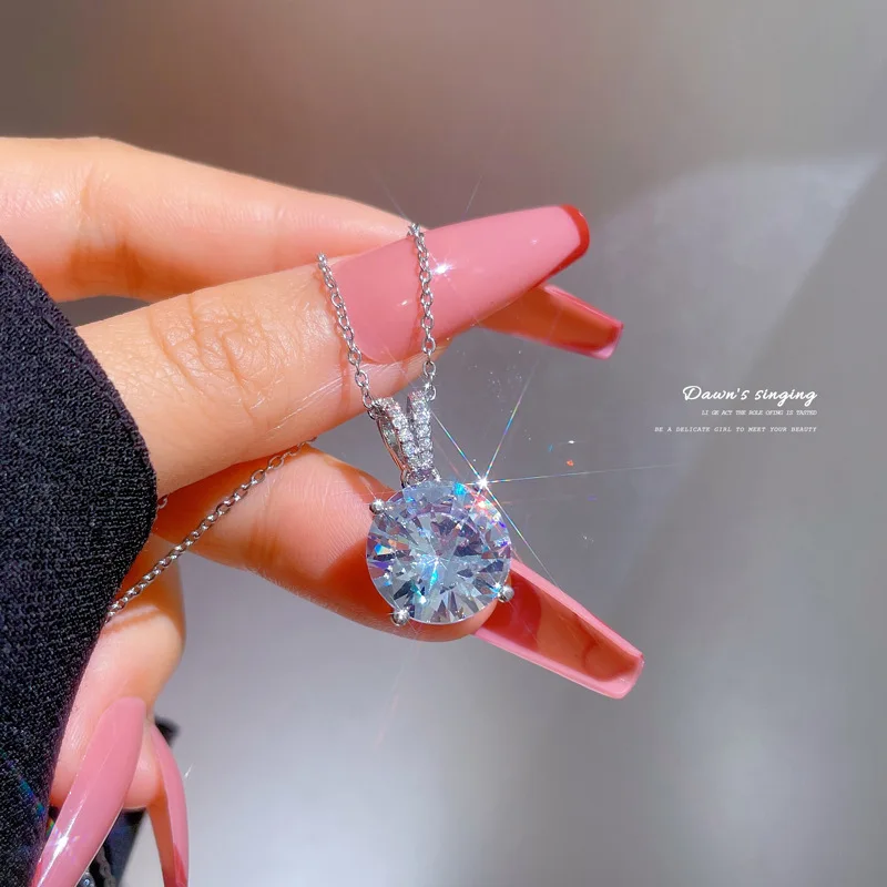 

[Titanium Steel]Light Luxury Micro Inlaid Gold Full Diamond Super Flash Necklace Female Clavicle Chain Light Luxury Niche Design