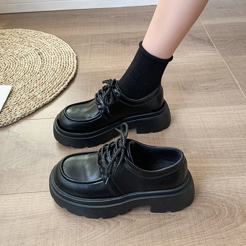 

Женские кроссовки с мехом, черные повседневные туфли-оксфорды на платформе, с круглым носком, на плоской подошве, в британском стиле, для осе...