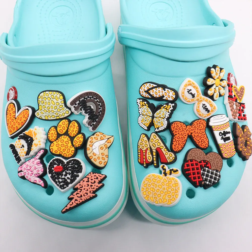 

Оптовая продажа, 50 шт., подвески для обуви из ПВХ в горошек, украшения для обуви в виде банта и сердца, украшения для детской обуви Croc Jibz, подарок на Рождество