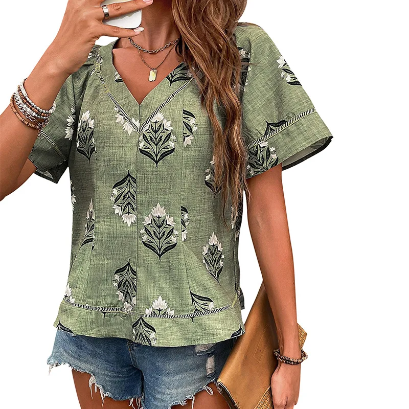 Женская рубашка с короткими рукавами и v-образным вырезом в этническом стиле