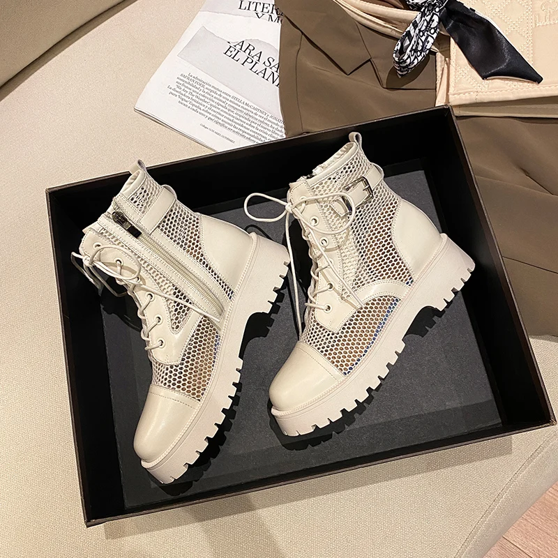 

Женские ботинки Martin в британском стиле, сетчатые женские ботильоны на шнуровке в стиле панк и готика, обувь на платформе, женские летние бот...