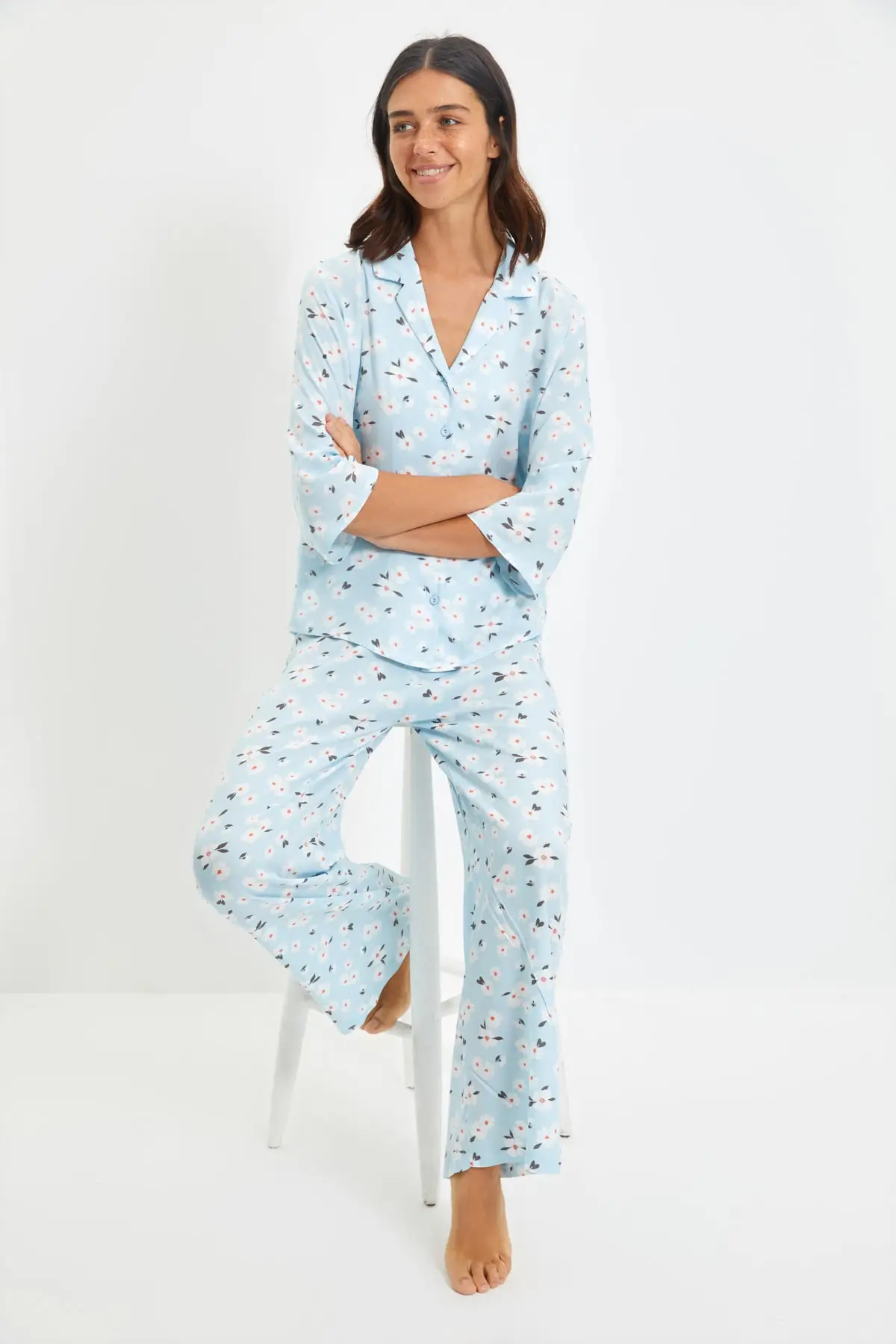 

Trendyol Floral Viscose Woven Pajamas set THMAW22PT0276
