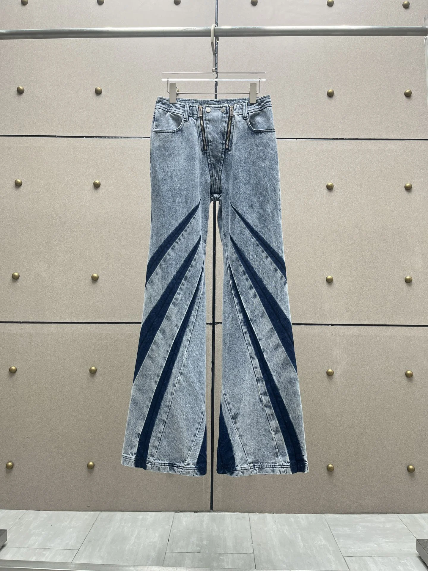 Contrast color wash jeans, have a fan and fashionable retro feeling full 5.25