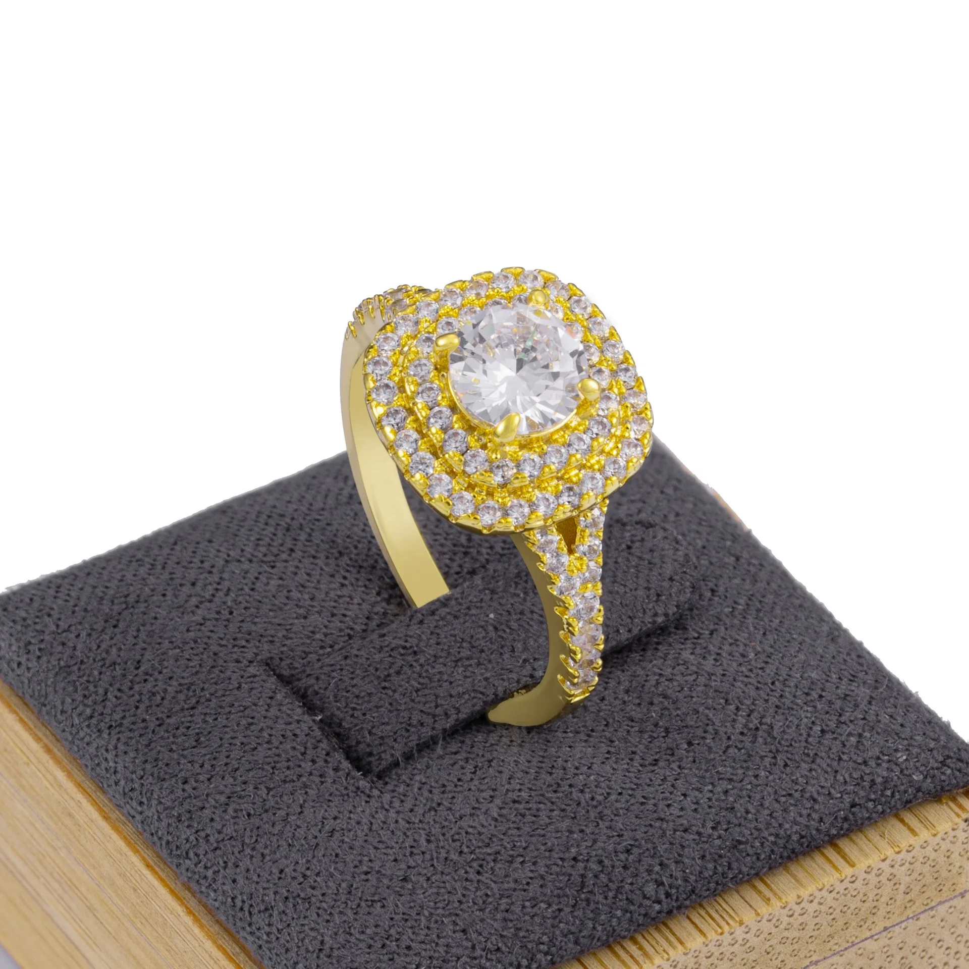 

18k Copper Iced Out Square Shiny Diamond Women Rings Fashion Jewelry