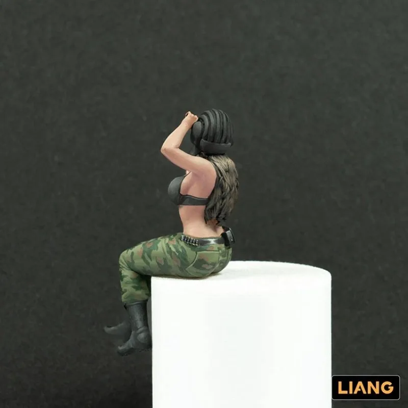 Фото LIANG-F005 Масштабная модель девушки-танкистки 1/35, неокрашенная, из смолы, для создания военных диорам №3