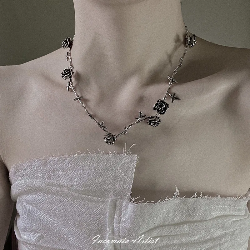 

2022 New Design Sense Thorn Rose Old Vintage Necklace Silver Dark Niche Design Sense Flower Fashion High-quality Jewelry