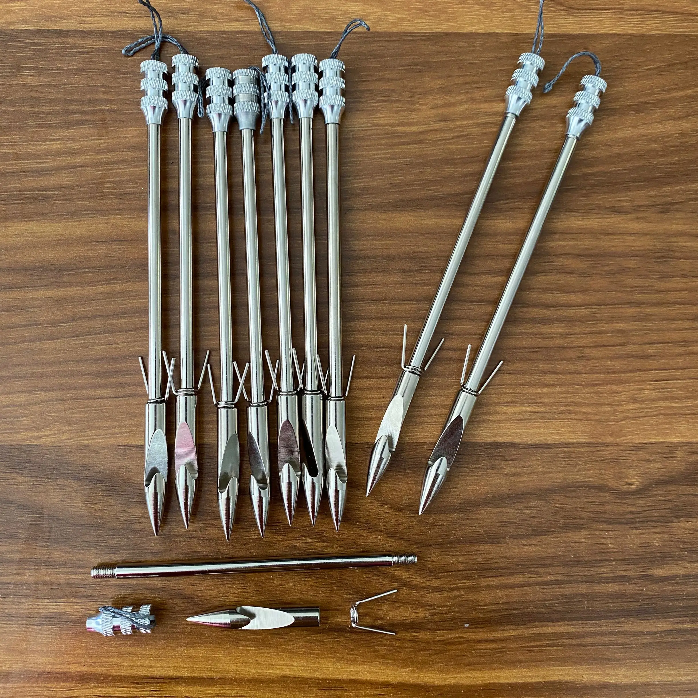 

New 20pcs Hunting Stainless Steel Slingshot Catapult 145mm Arrowhead Fishing Slingshot rifle Arrow Shooting Catapult Dart
