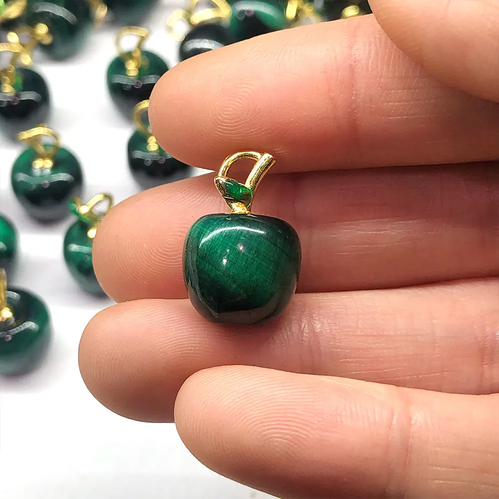 

Натуральный малахит, серебро 925, кристаллы