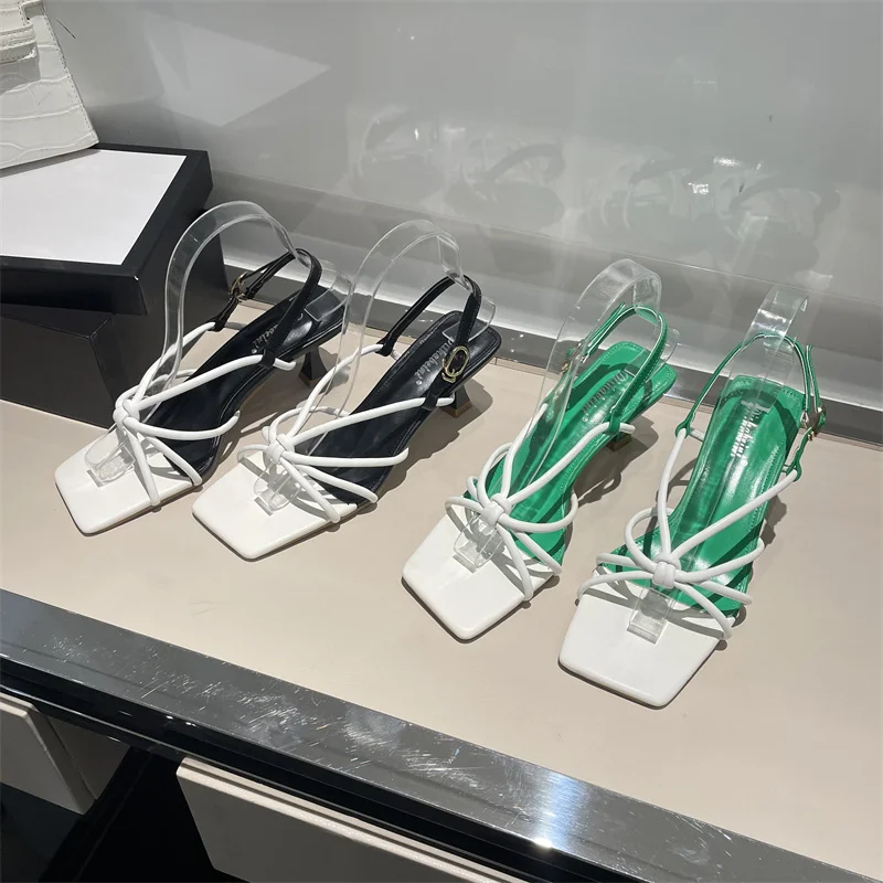 

2022 Thong Heeled Sandals Sexy Square Toe Heels White Low Heel Designer Sandals Summer Shoes For Women Sandals