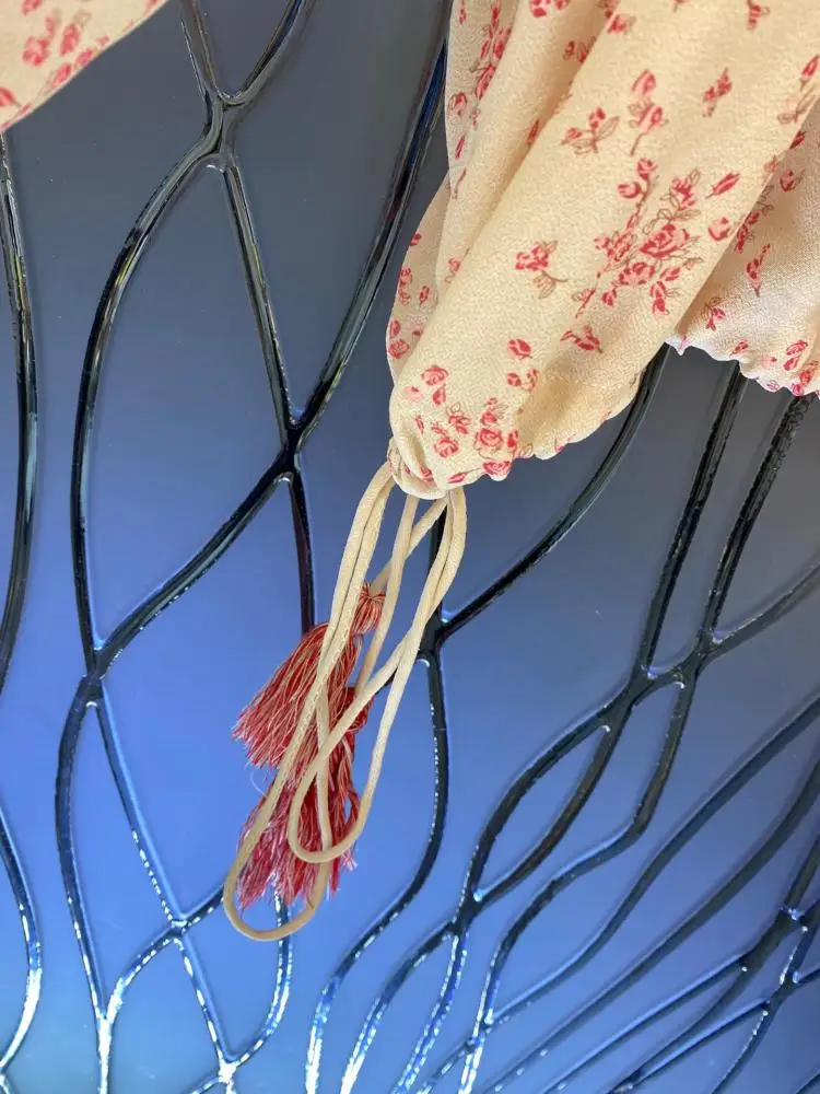 Рисунок 4 - Женская шелковая блузка с цветочным принтом