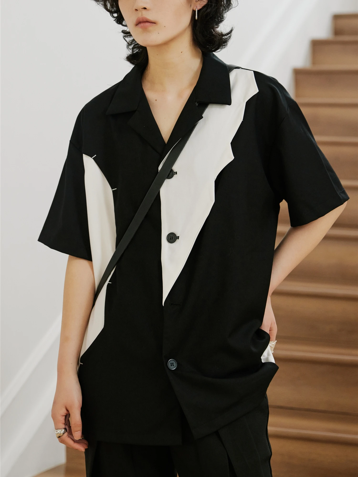 2022 Niche Black Designer Casual black and white Stitched Lapel Men's short sleeve shirt