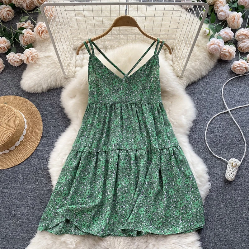 

Summer 2022 New and Refreshing Green Shivering Seaside Holiday Beach Dress V-neck Strap Dress Dresses Women
