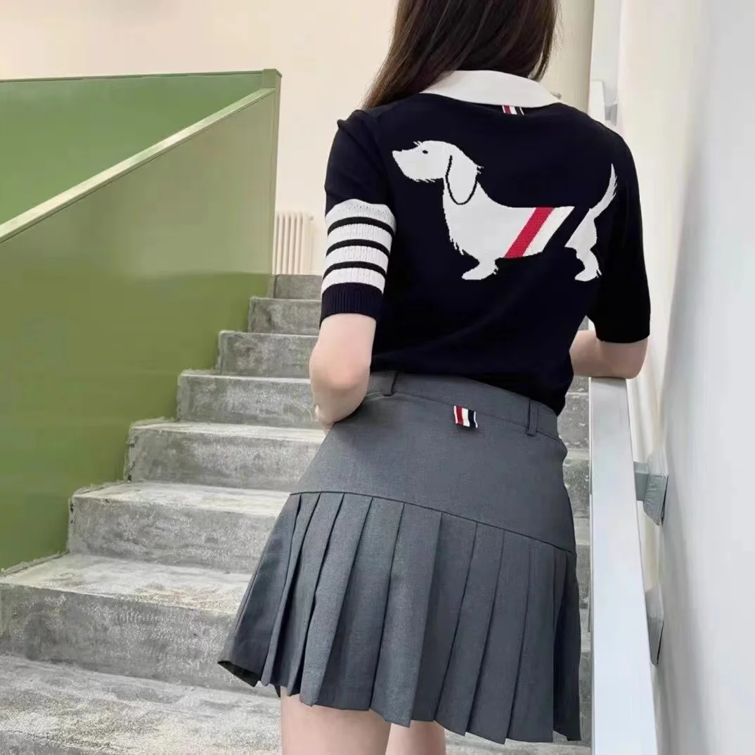 

THOM TB WomenT-Shirt Summer Luxury Brand Puppy Design Shirt Engineered 4-Bar Stripe Knitted Lapel Short Sleeve Sweatshirt