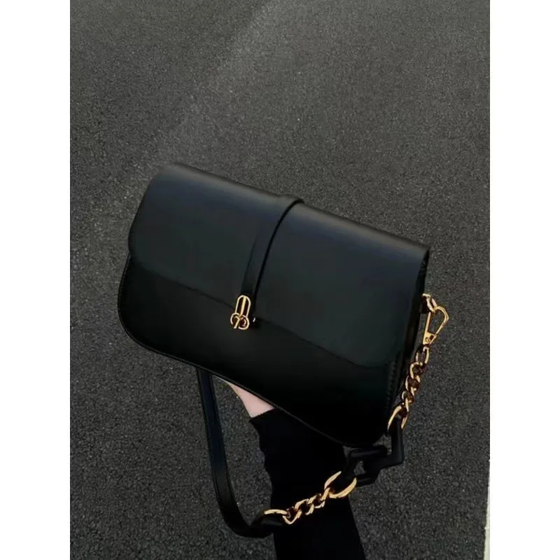 

2023 Autumn New Fashion Daily Simple Travel Shoulder Bag Casual Versatile Lock Women's Handbag