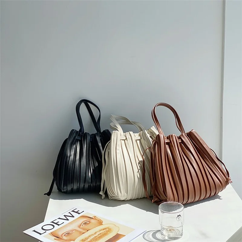 

New Fashion Creative Striped One Shoulder Messenger Bag PU Portable Folding Bag
