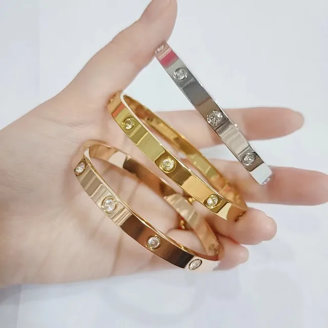 Dropship Korean Version Of The Fashion Four-leaf Clover Mother-of-pearl  Inlaid Diamond Bracelet Plated With 18K Gold Light Luxury Ins Simple Design  Titanium Steel Female Bracelet to Sell Online at a Lower Price