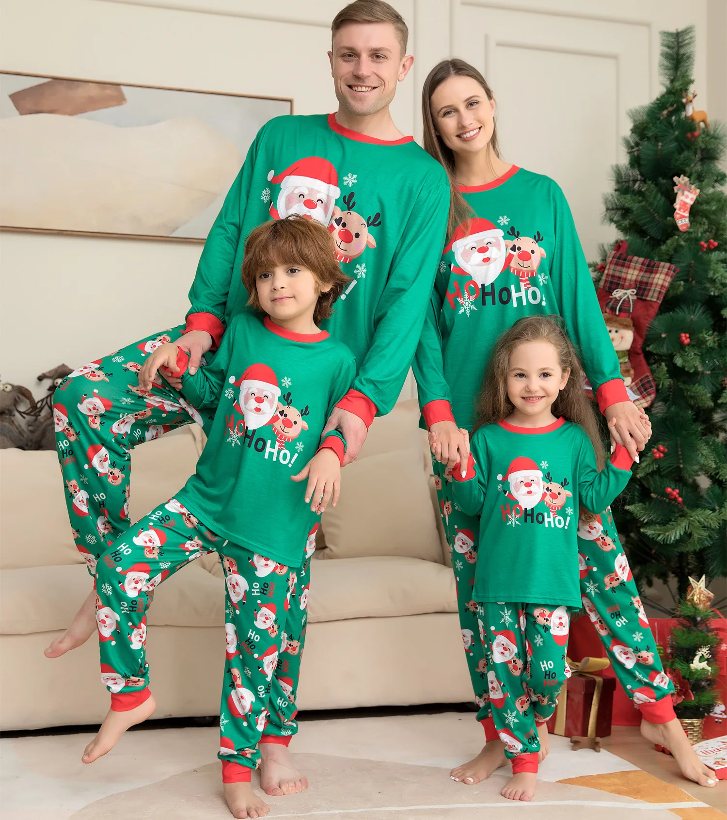 

Семейный комплект, новинка 2023, зеленая Рождественская Пижама с Санта-Клаусом и оленем, семейная Домашняя одежда с принтом, пижамы, Детская одежда для девочек