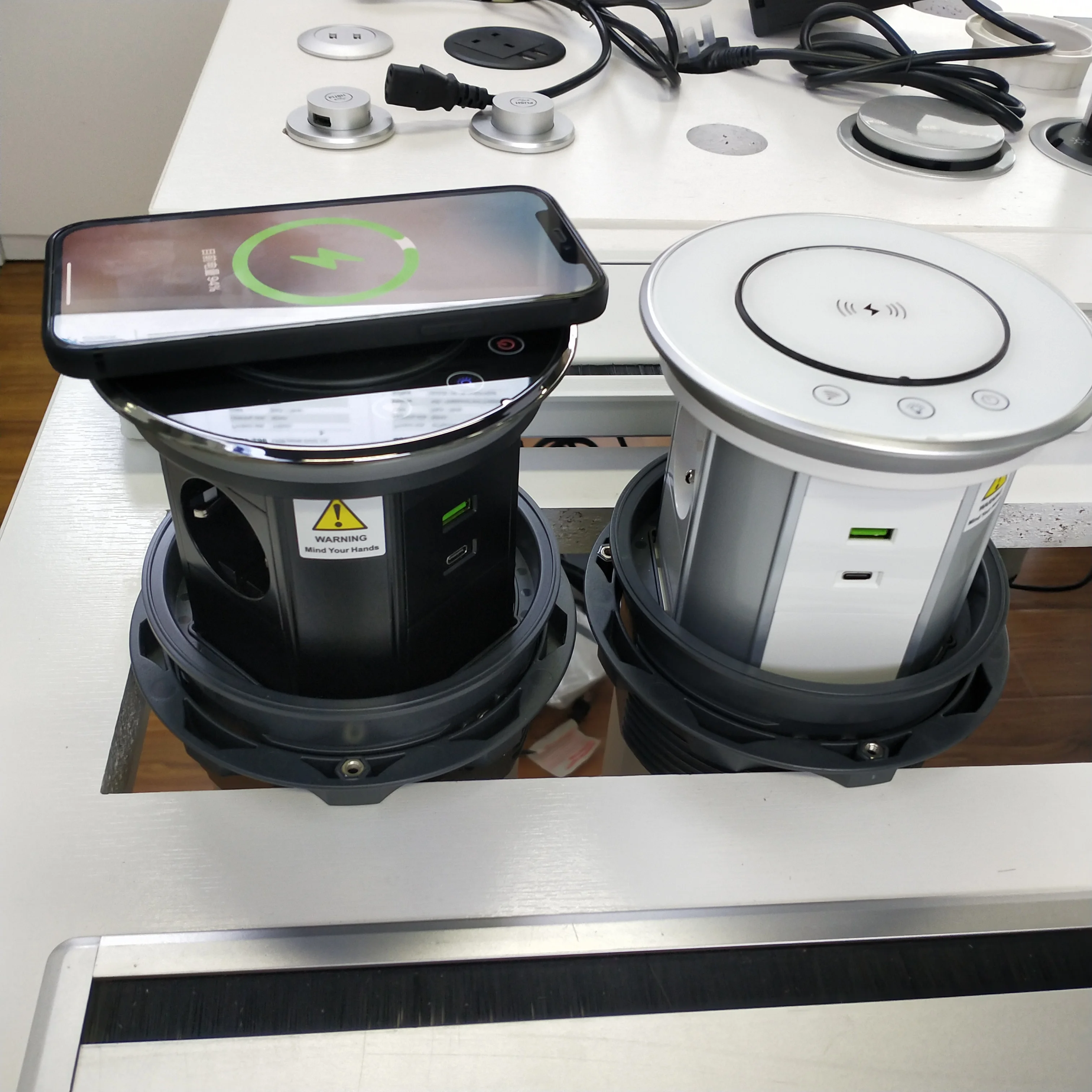 Водонепроницаемая интеллектуальная настольная розетка с электроприводом для