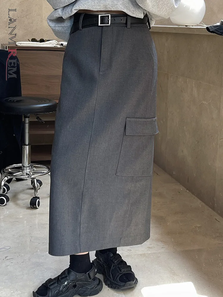 

[LANMREM] High Waist Pockets Split Design Straight Skirts For Women Solid Streetwear Female Fashion Clothing 2023 New Autumn 26D