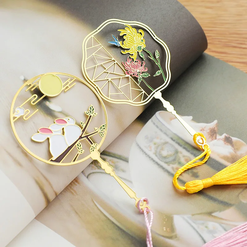 

1pcs Chinese Style Retro Metal Bookmark Panda Bunny Pendant Hollow Bookmark for Books Teacher Kids Gifts School Stationery