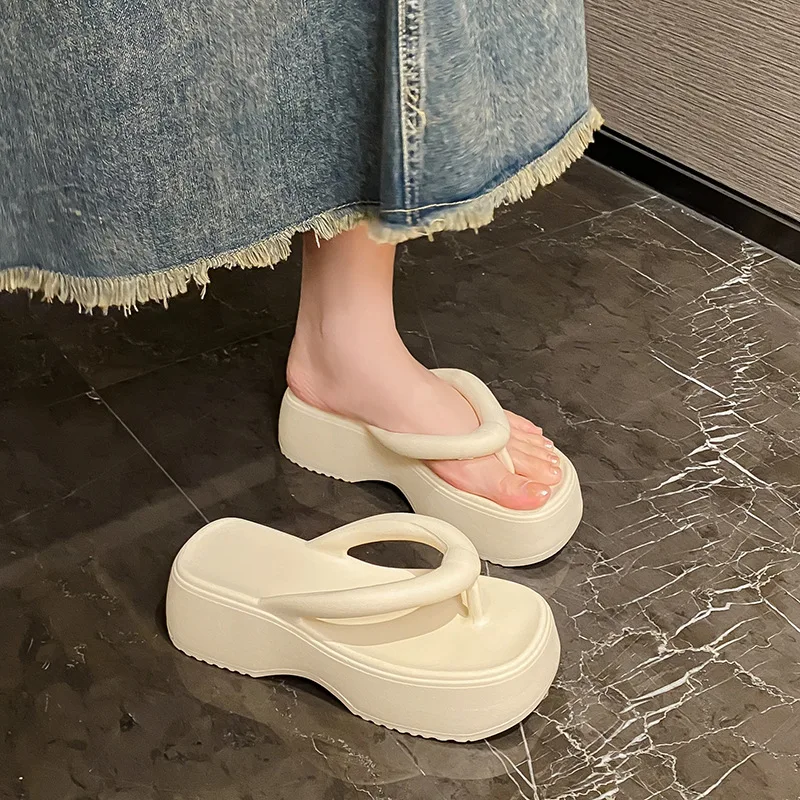 Thick Soled EVA Women's Herringbone Slippers Popular in 2023 Pinch Foot High Sandals Versatile Beach Sponge Women Flip Flops