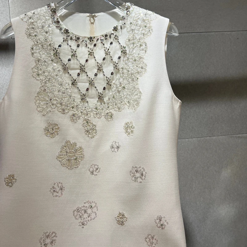 Рисунок 3 - Женское летнее платье-футляр без рукавов