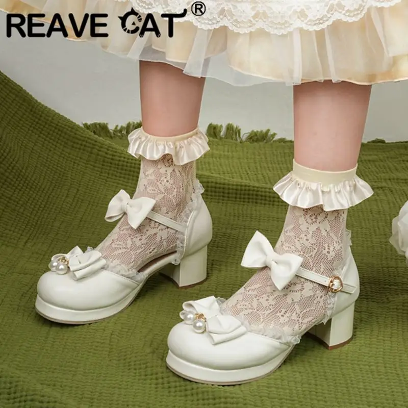 Фото REAVE CAT Женские туфли-лодочки для милых девушек, размеры 28, 29, 30, круглый носок, массивный каблук, платформа, ремешок с пряжкой, бантик, размеры 47, 48, в стиле лолита. №1