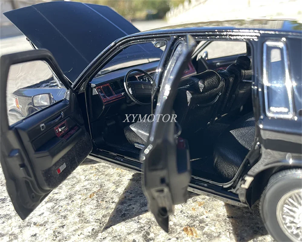 Фото 1:18 для Lincoln Town Car 1984, литая под давлением модель автомобиля второго поколения, черные игрушки, подарки для хобби, коллекция украшений №4