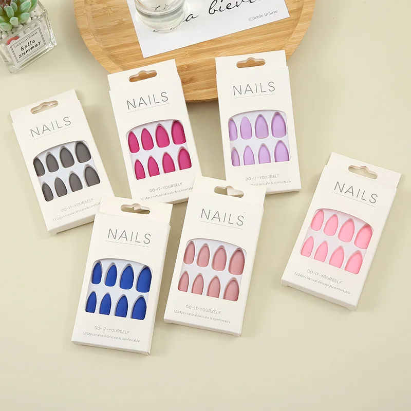 

24 шт. накладные ногти полное покрытие Сияющие простые цвета Короткие искусственные ногти легкая одежда многоразовые материалы 2023 Новинка