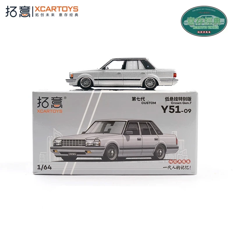 Фото Коллекционная модель автомобиля Crown Lowrider, серебристая, масштаб 1:64, из литого металла №1