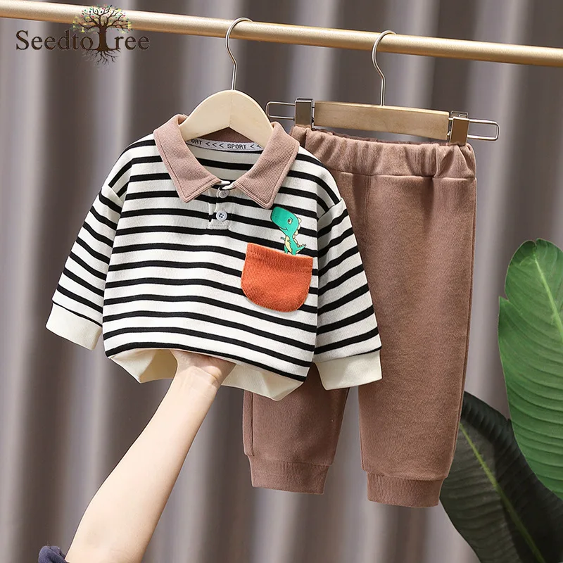 

Костюм детский из свитшота и брюк с длинным рукавом и отложным воротником