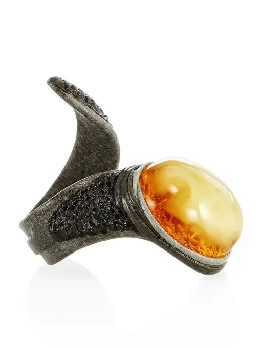 Оригинальное кожаное кольцо-змейка с натуральным пейзажным янтарём Оригинальное кожаное кольцо-змейка с натуральным пейзажным янтарём