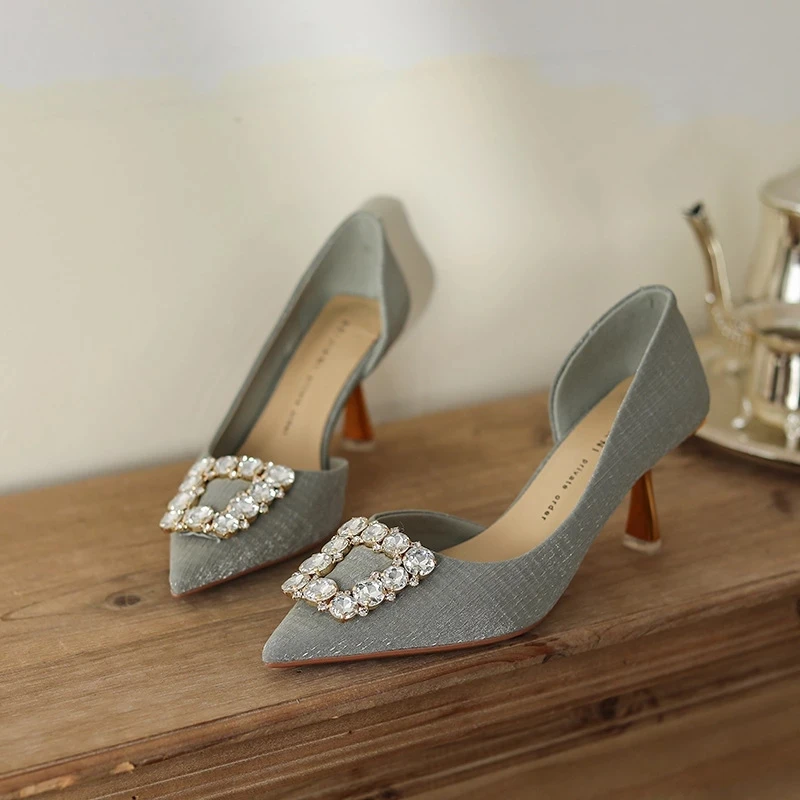 Женские повязки стразы на шпильках с острым носком однотонные неглубокие