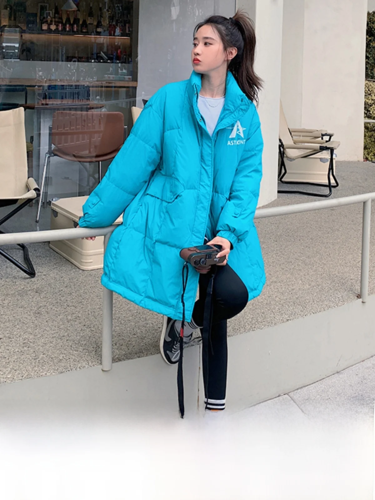 Синий пуховик женский средней длины новинка зимы 2024 корейская мода утепленное