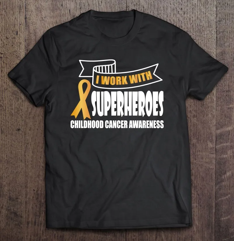 

Футболка мужская с принтом «Я работаю с супергероями»