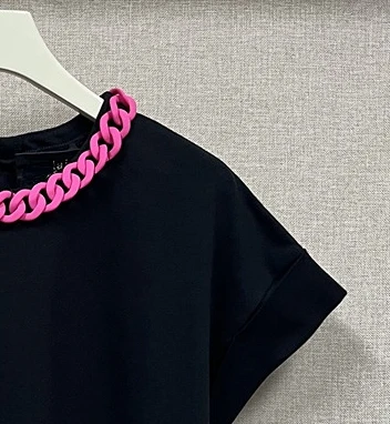 

023 Spring and Summer New Color Contrast Chain Short-sleeved T-shirt Round Neck Black