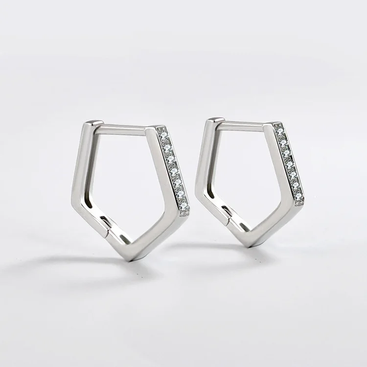 Женские серьги-кольца из серебра 925 пробы с кристаллами