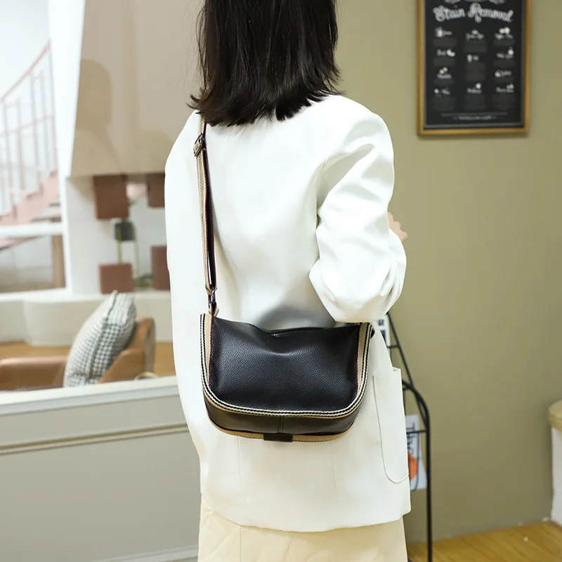 

Ladies large camera bag mobile phone bag women's bag new small bag light luxury capacity small square bag shoulder bag messenger