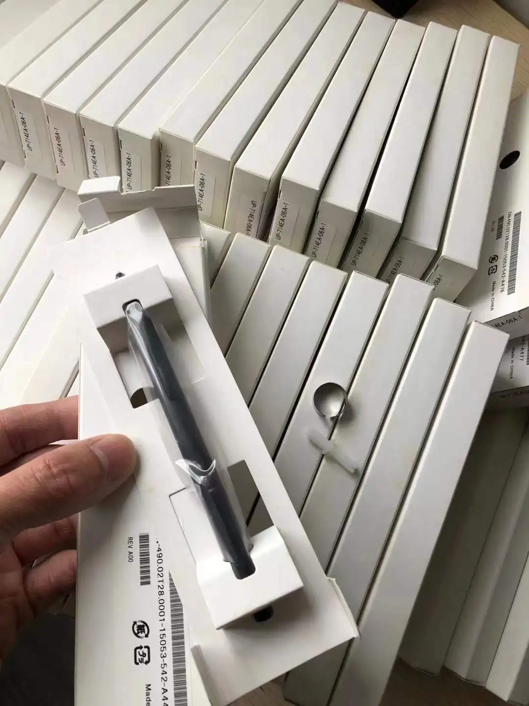 

Ireader Smart smart2 обладает выдающейся ластиком, чувствительным к давлению, рукописным электромагнитным стилусом