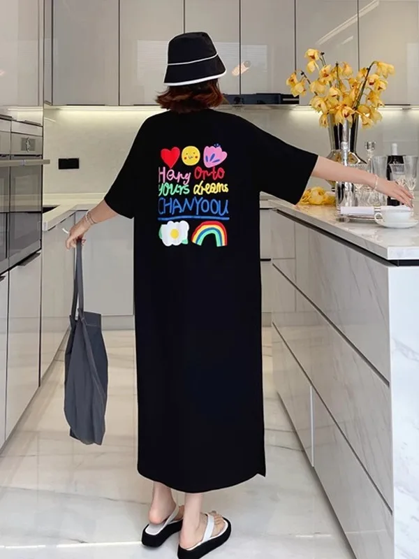 Женское свободное платье с коротким рукавом черное большого размера круглым