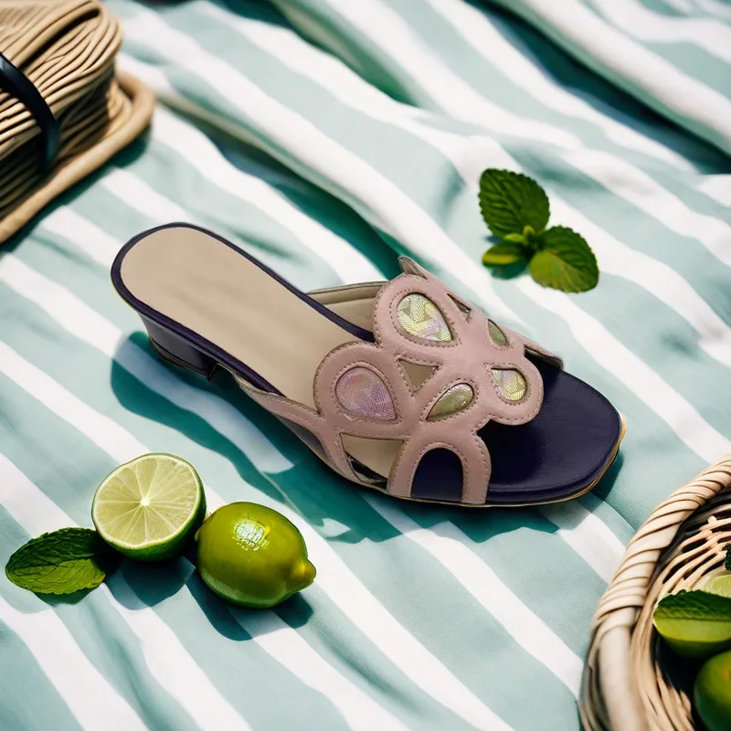 Босоножки женские на низком каблуке роскошные сандалии с украшением в виде