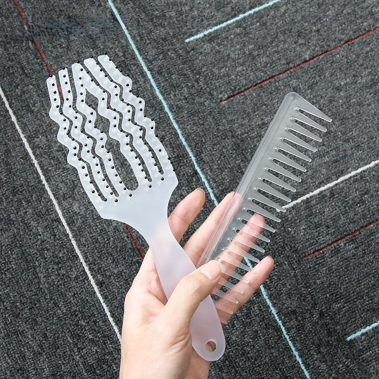 

Pig Bristle Six Claw Comb Transparent Smooth Hair Beauty Comb Curved Hollow Plastic Comb