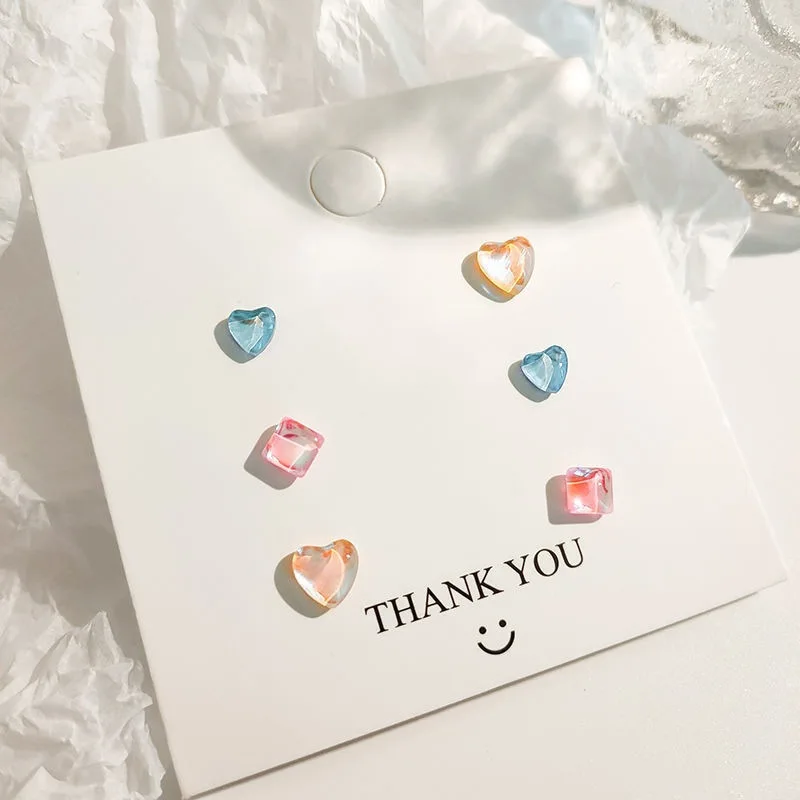 Набор разноцветных прозрачных круглых сережек-гвоздиков в форме сердца KADRUFI