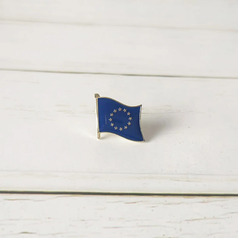 

Металлические булавки с флагами разных стран