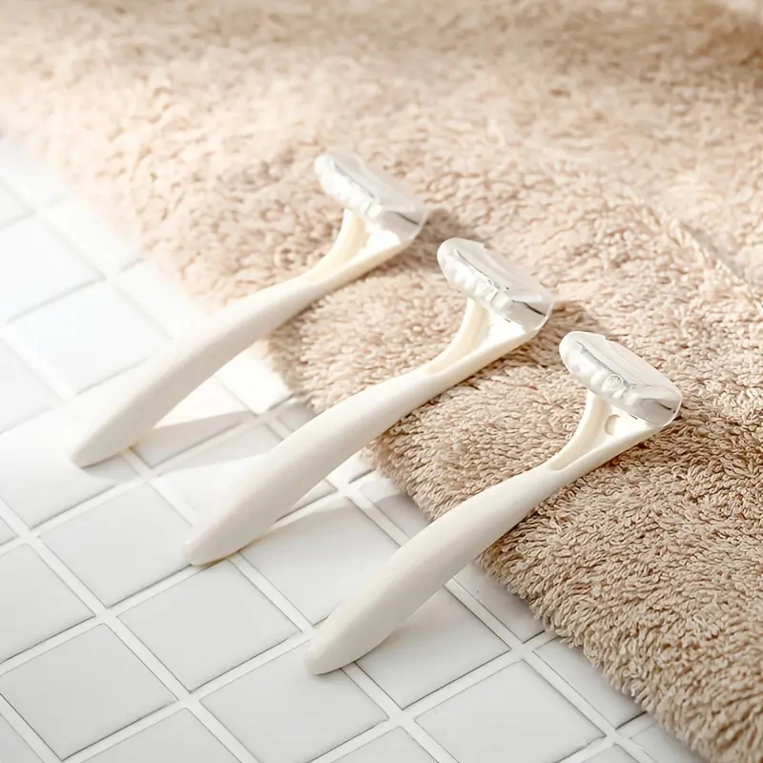 Gentle and effective 3pcs Mini Safety Razor for Women Portable Travel Size Shaving Tool with Non-Slip Handle Reusable Metal Ra