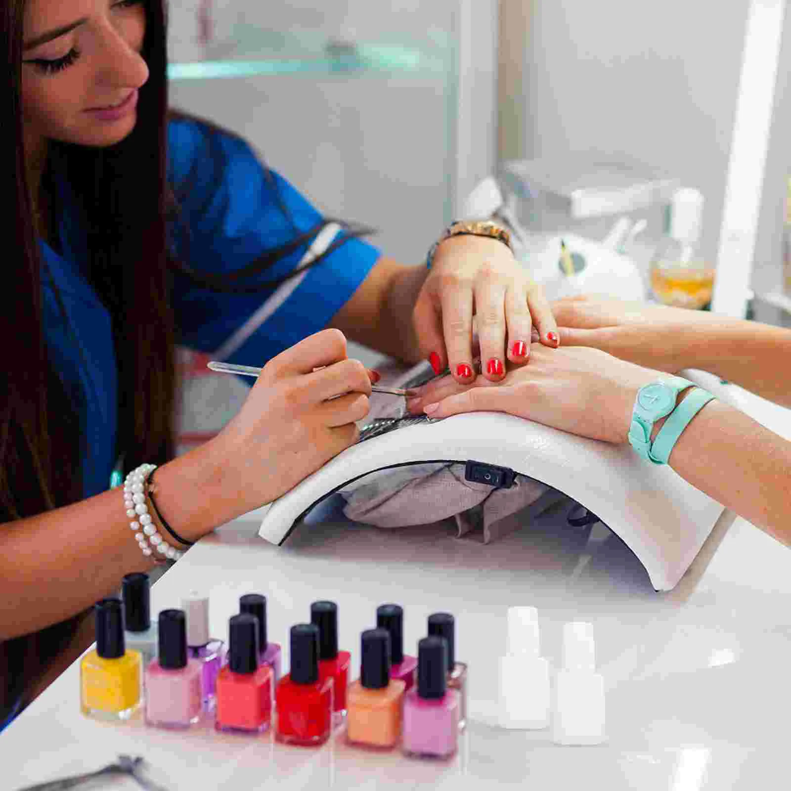 Девушка маникюрщица. Девушка маникюрщица. Фотосессия для мастера маникюра идеи. Девушка маникюрщица. Профессия маникюрщица.