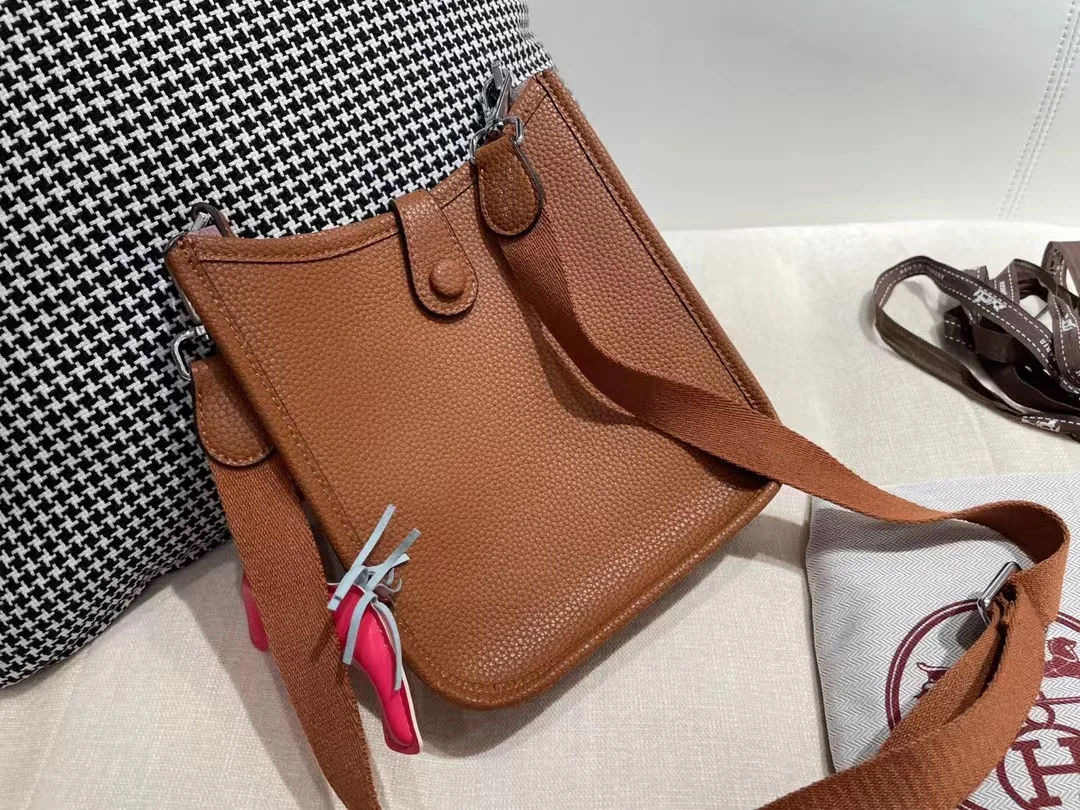 

High quality genuine leather women's portable shoulder bag 2023 Luxury solid color cowhide handbag Women's one shoulder backpack